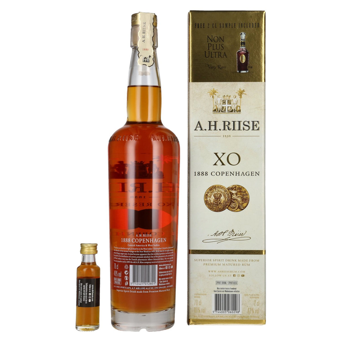 A.H. Riise 1888 COPENHAGEN XO Spirit Drink 40,1% vol. 0,7 l in geschenkverpakking met miniatuur Non Plus Ultra 0,02 l
