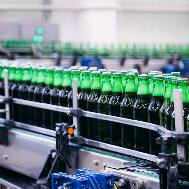 Binnenaanzicht van een bottelarij voor dranken