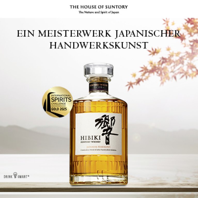 Eine Flasche des japanischen Hibiki 21 Years Blended Whisky von The House of Suntory mit Goldauszeichnung der International Spirits Challenge 2025.