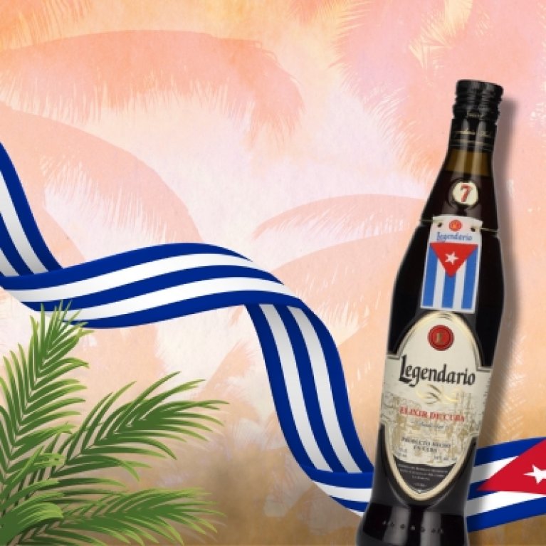 Flasche Legendario Elixir de Cuba vor tropischem Hintergrund mit kubanischer Flagge und Palmenillustration – betont das karibische Flair und die Herkunft des Rums.